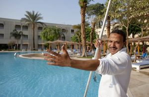 hotel el luxor pool pose sm.jpg